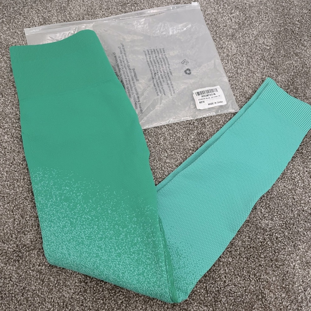 New Woman’s leggings sz M
